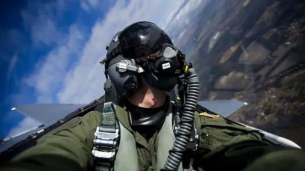 Techniki zarządzania stresem pilotów wojskowych – klucz do b